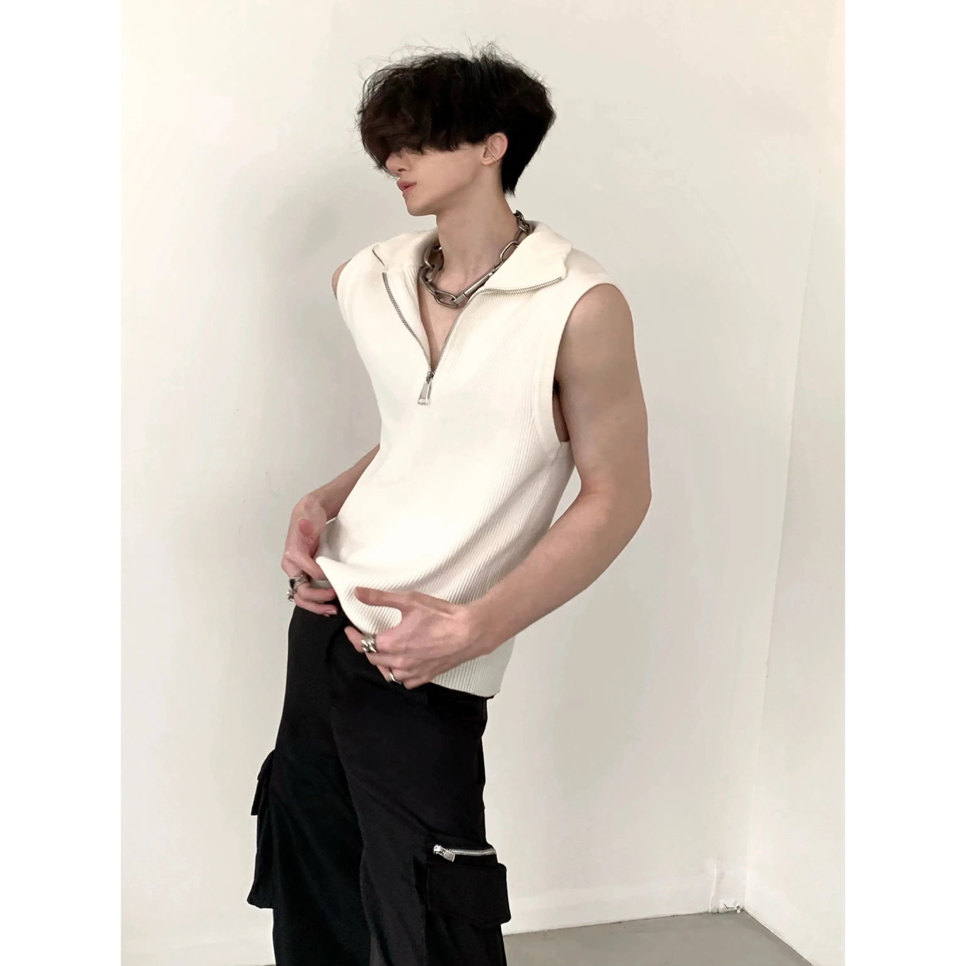 High Neck Slim Fit Knit Vest WN5997